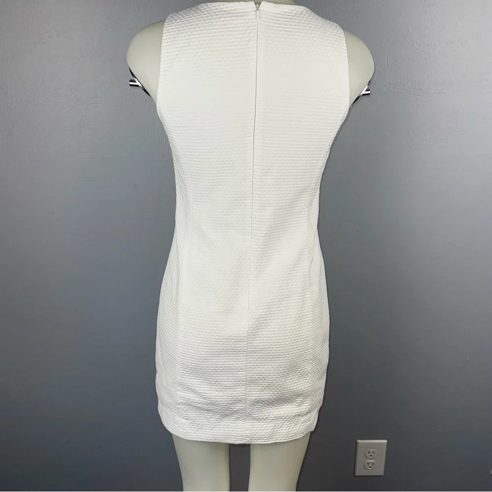 Lilly Pulitzer Shift Dress Women’s 0 White with Gold Detailing Textured Jacquard